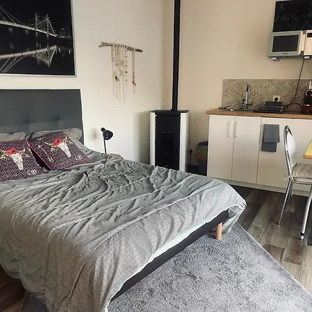 Avec Piscine דירה